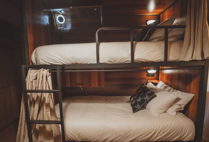 سرير فى غرفة مشتركه, Socialtel Plaza Pucón   Formerly Selina Plaza Pucón