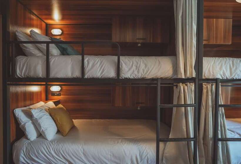 سرير فى غرفة مشتركه, Socialtel Plaza Pucón   Formerly Selina Plaza Pucón