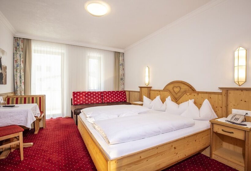 Quarto Estandar, Serles