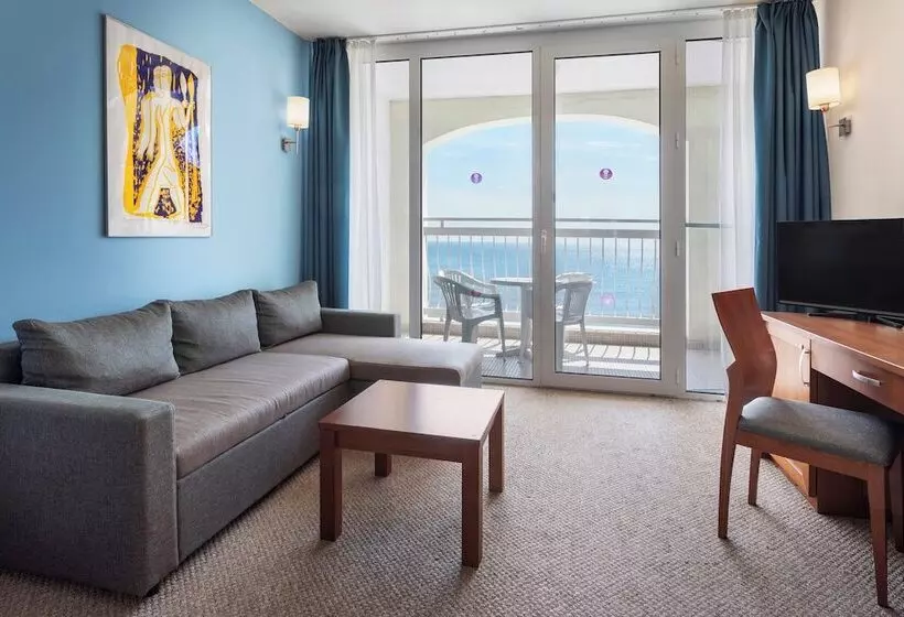 اتاق خانوادگی با چشمانداز دریا, Sol Luna Bay All Inclusive