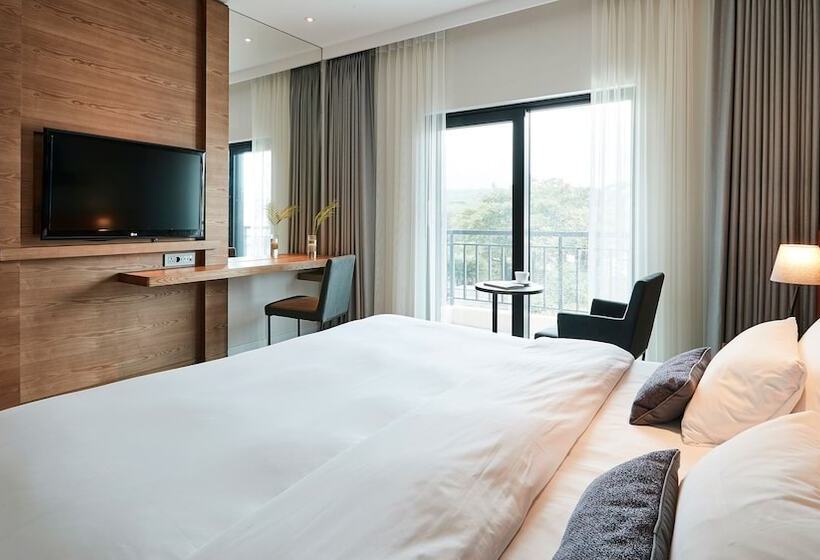 Номер Deluxe, The Suites Hotel Jeju