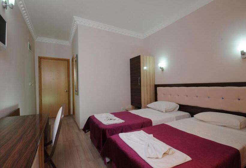 Номер Стандарт Трехместный, Rosy