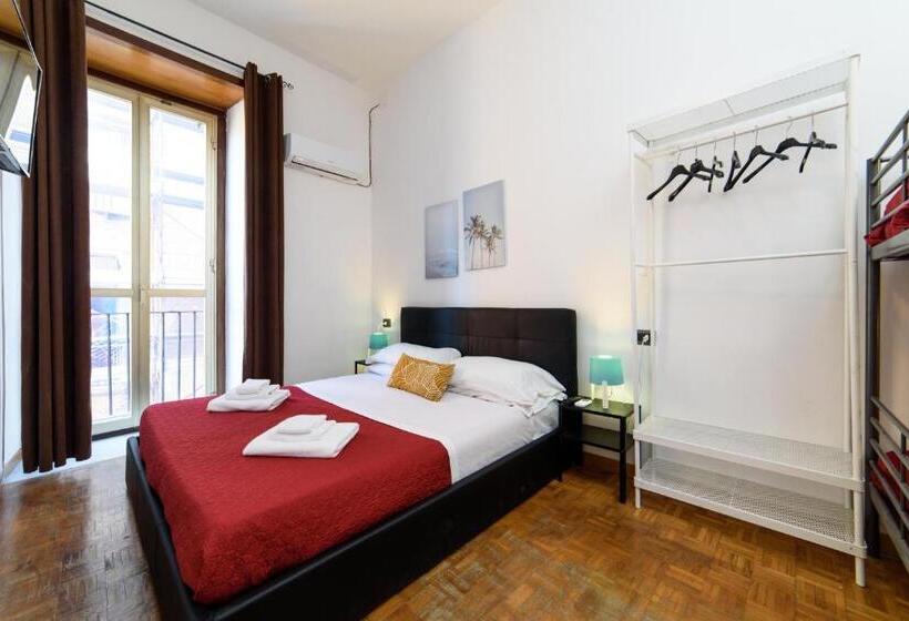 اتاق لوکس خانوادگی, Inside Chiaia Rooms