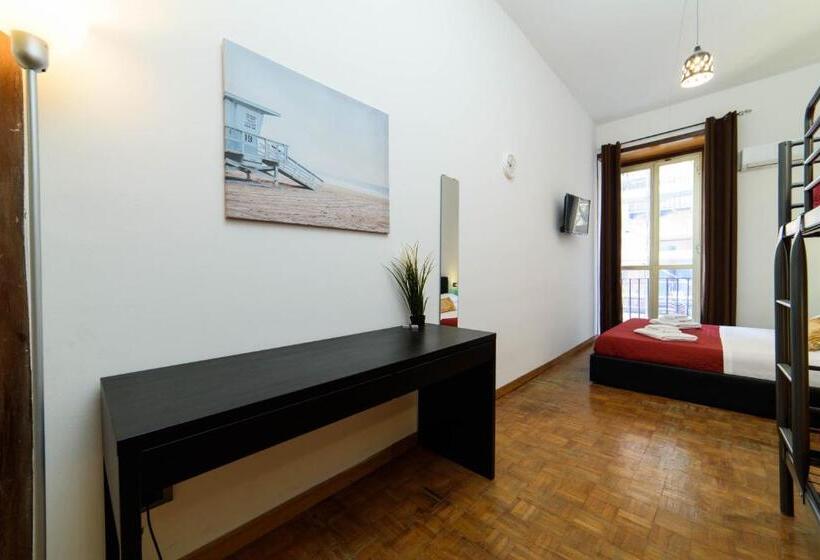 اتاق لوکس خانوادگی, Inside Chiaia Rooms