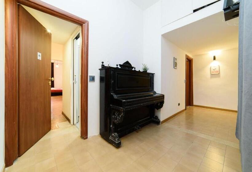 اتاق لوکس خانوادگی, Inside Chiaia Rooms