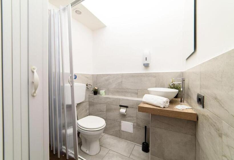 اتاق سوپریور خانوادگی, Inside Chiaia Rooms