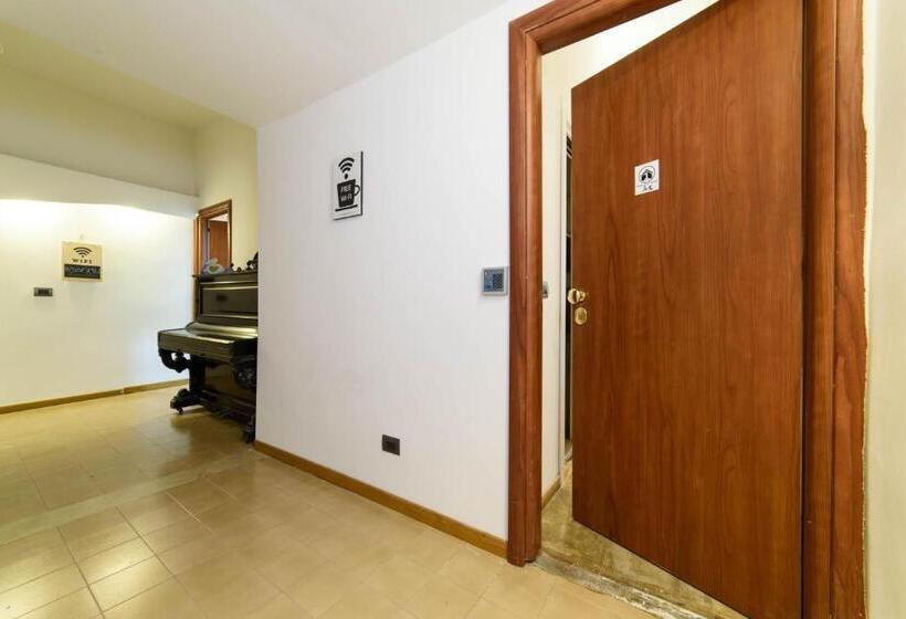 اتاق لوکس خانوادگی, Inside Chiaia Rooms