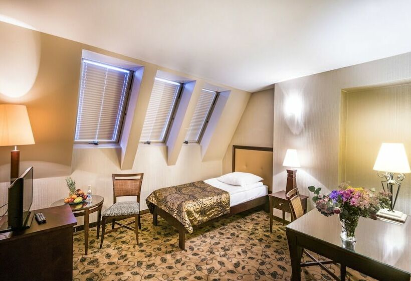 חדר סטנדרט יחיד, Astoria