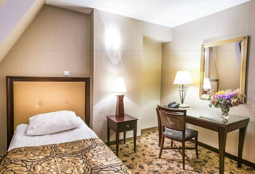 חדר סטנדרט יחיד, Astoria