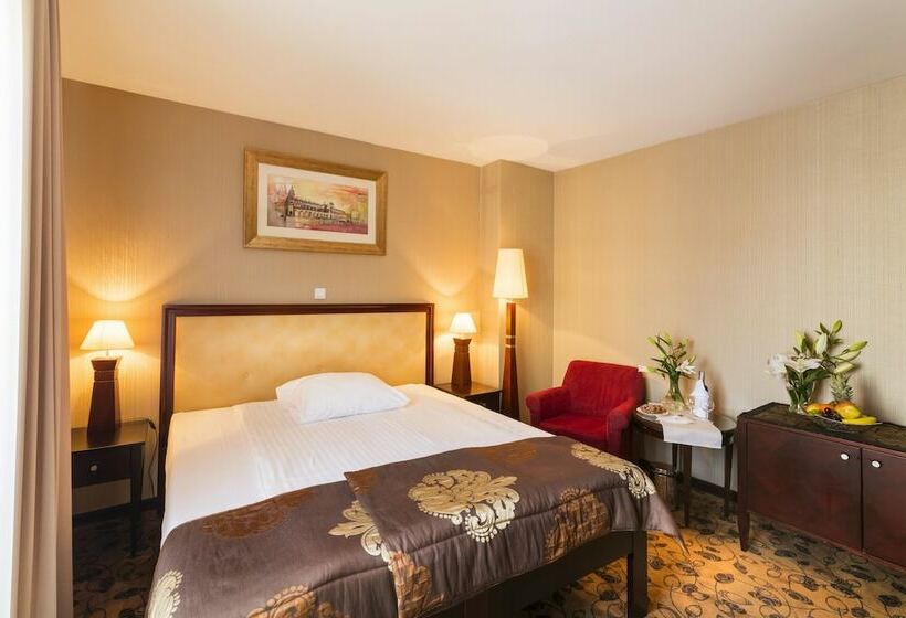 חדר סטנדרט יחיד, Astoria