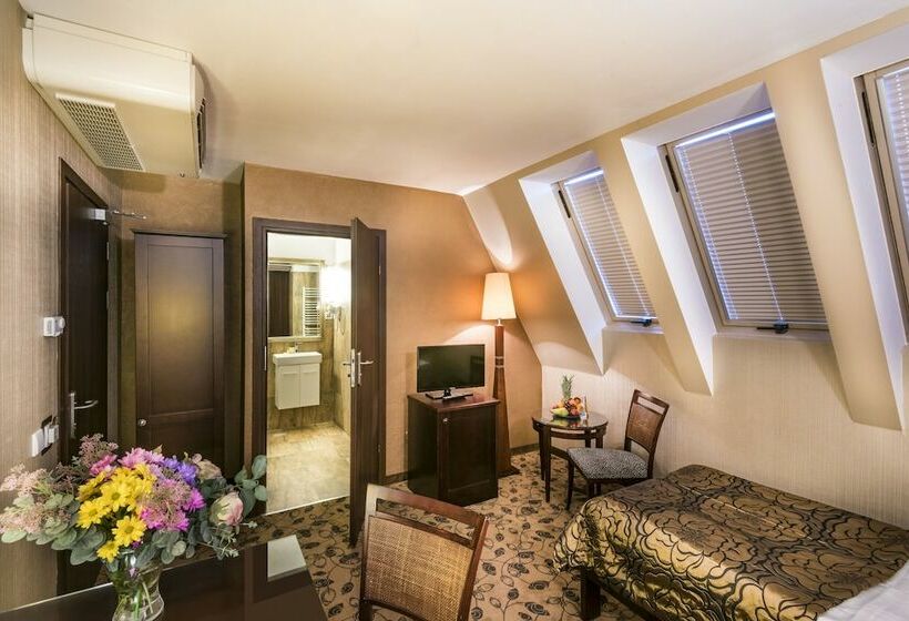 חדר סטנדרט יחיד, Astoria