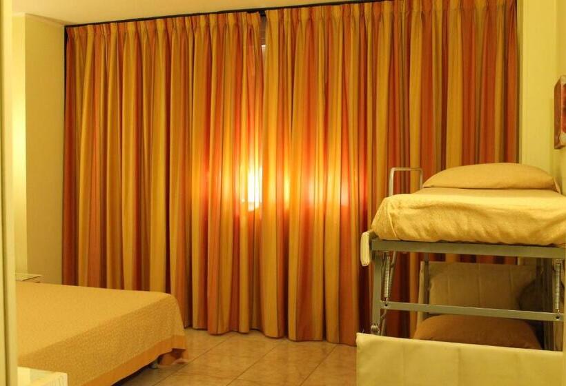 غرفة قياسية رباعية, Cristal Eboli