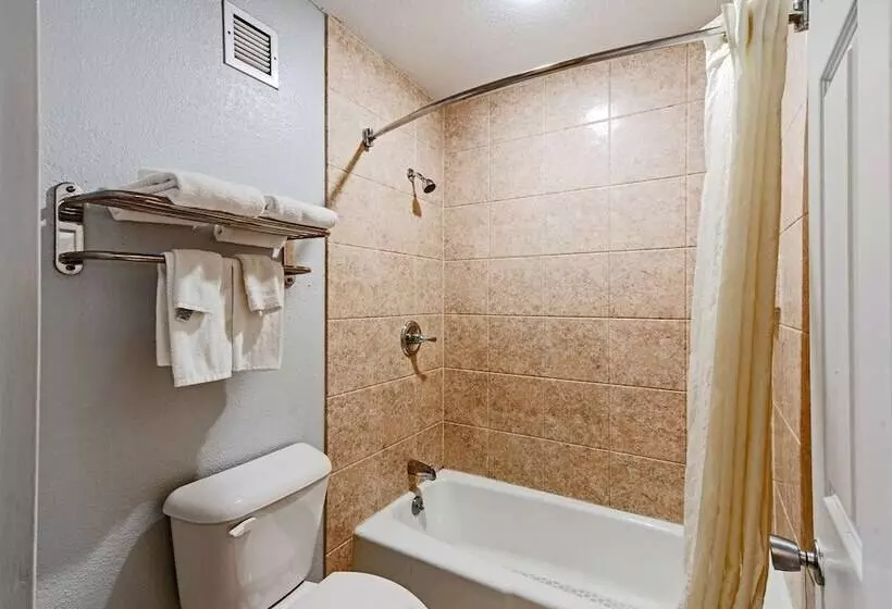 Sviitti, Econo Lodge Inn & Suites Near Bricktown