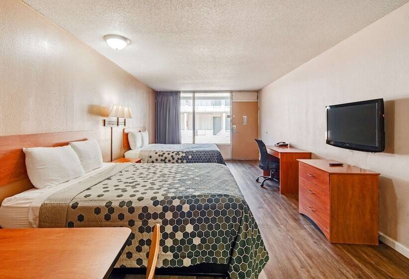 جناح, Econo Lodge Inn & Suites Near Bricktown
