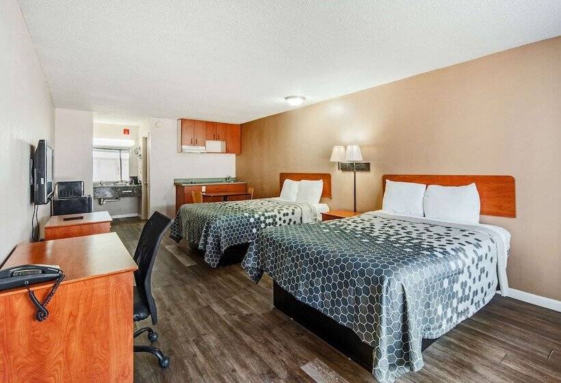 Люкс, Econo Lodge Inn & Suites Near Bricktown