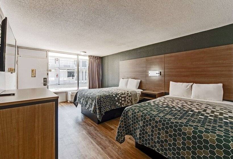 Люкс, Econo Lodge Inn & Suites Near Bricktown