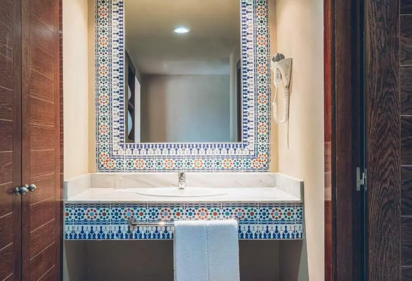 اتاق اساندارد با چشم‌انداز جانبی به دریا, Iberostar Waves Saidia