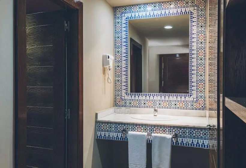 اتاق اساندارد با چشم‌انداز جانبی به دریا, Iberostar Waves Saidia