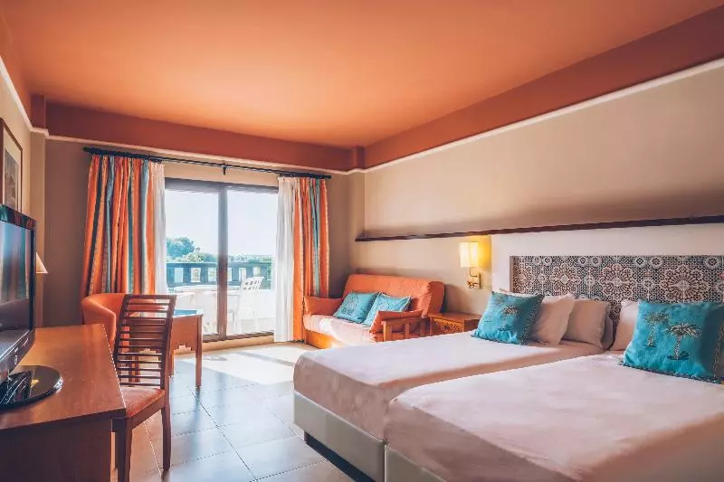 اتاق اساندارد با چشم‌انداز جانبی به دریا, Iberostar Waves Saidia