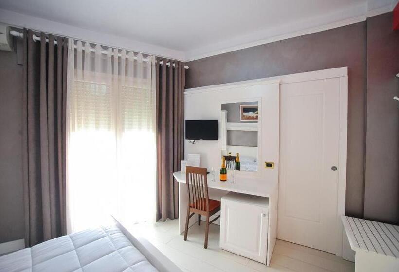 חדר סטנדרט נוף לים, Iliria Internacional