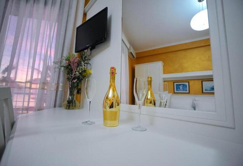 غرفة قياسية مطلّة علي البحر, Iliria Internacional