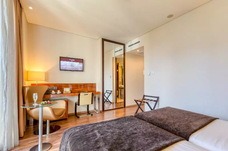Suite Queen Bed, Miramar Al Aqah Beach Resort