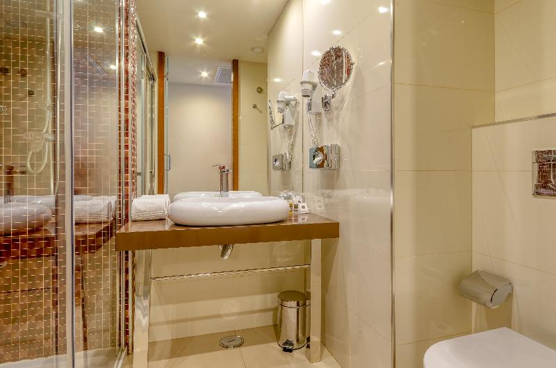 Suite Queen Bed, Miramar Al Aqah Beach Resort