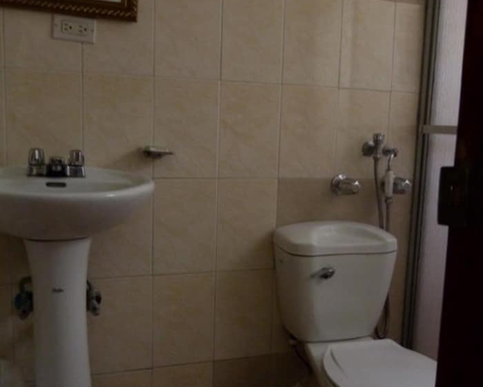 标准单人间, Montreal