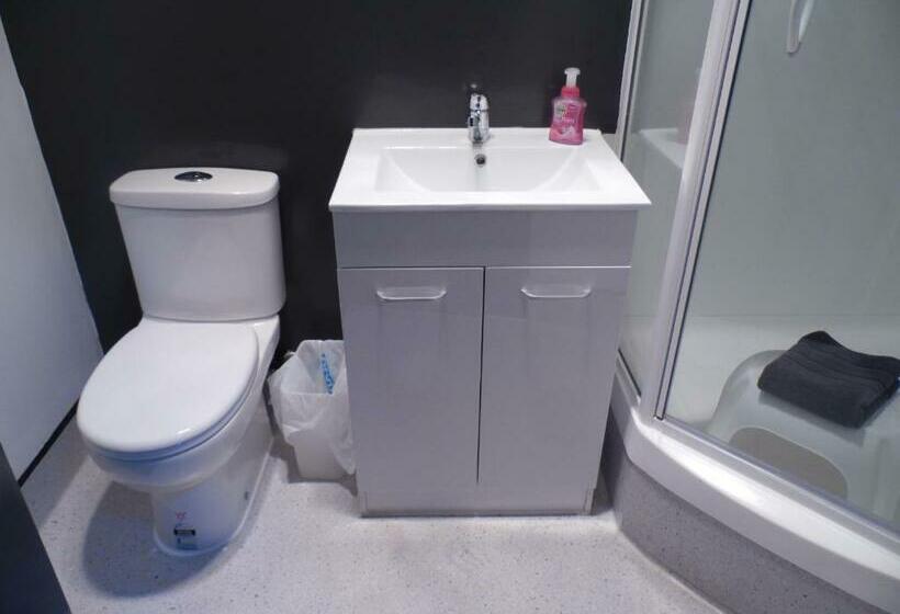 スタンダードルーム, Rock Solid Backpackers Rotorua