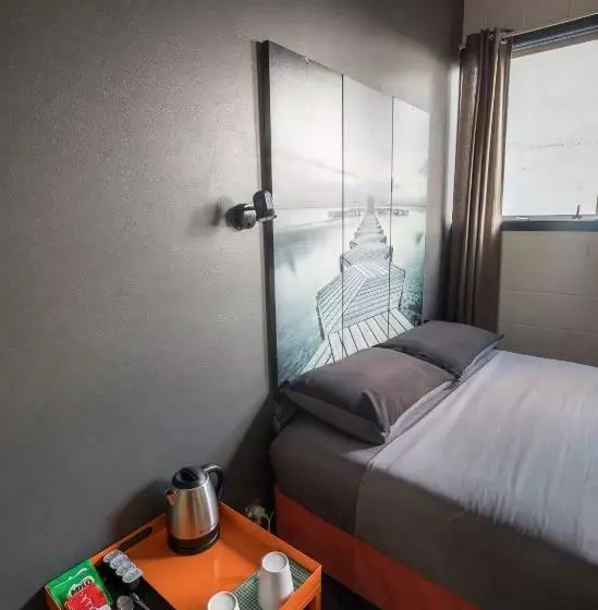 اتاق استاندارد, Rock Solid Backpackers Rotorua