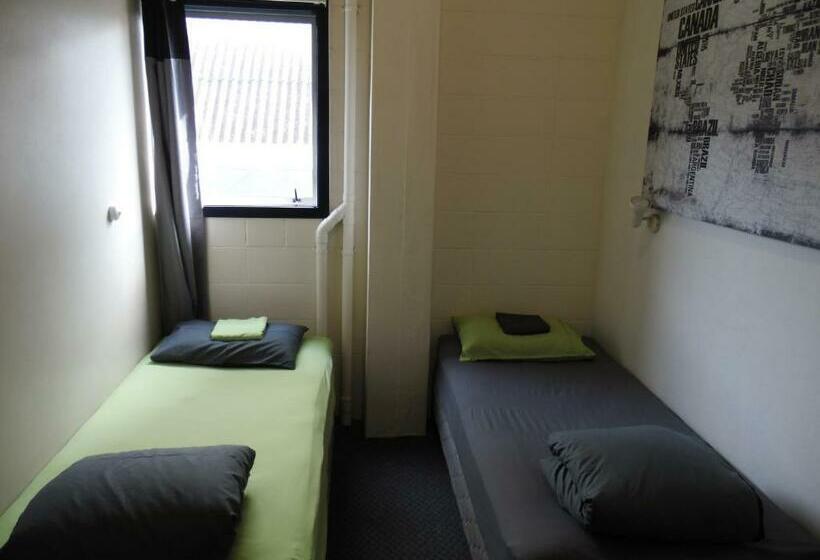 バス共有のスタンダードルーム, Rock Solid Backpackers Rotorua