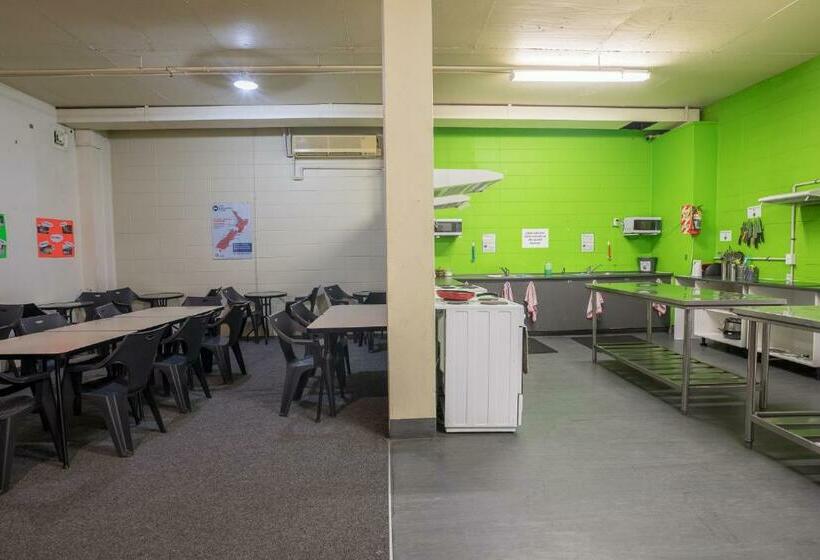 浴室共有ファミリールーム, Rock Solid Backpackers Rotorua