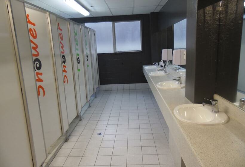 ルームシェアのワンベッド, Rock Solid Backpackers Rotorua