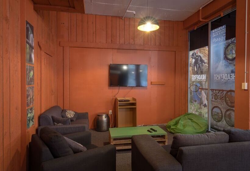 ルームシェアのワンベッド, Rock Solid Backpackers Rotorua
