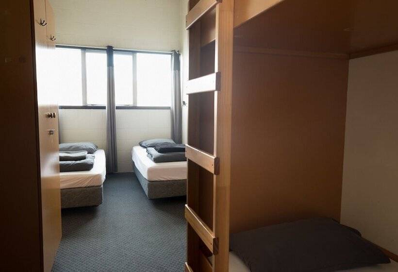 ルームシェアのワンベッド, Rock Solid Backpackers Rotorua