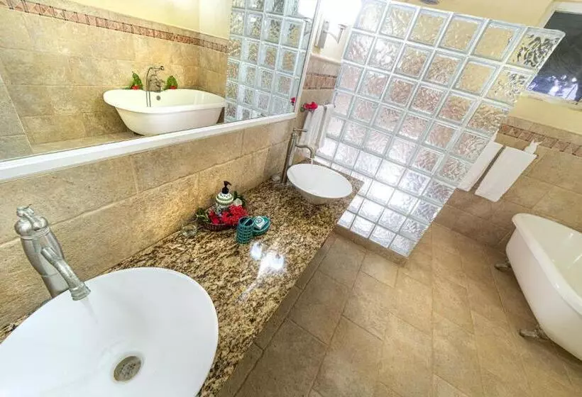 سوییت سوپریور, Rosalie Bay Eco Resort & Spa