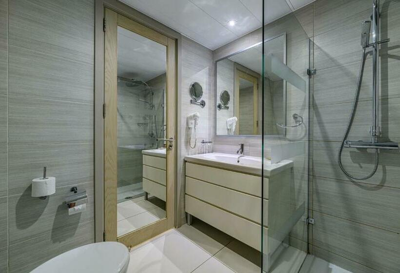 패밀리 룸, Tasia Maris Oasis