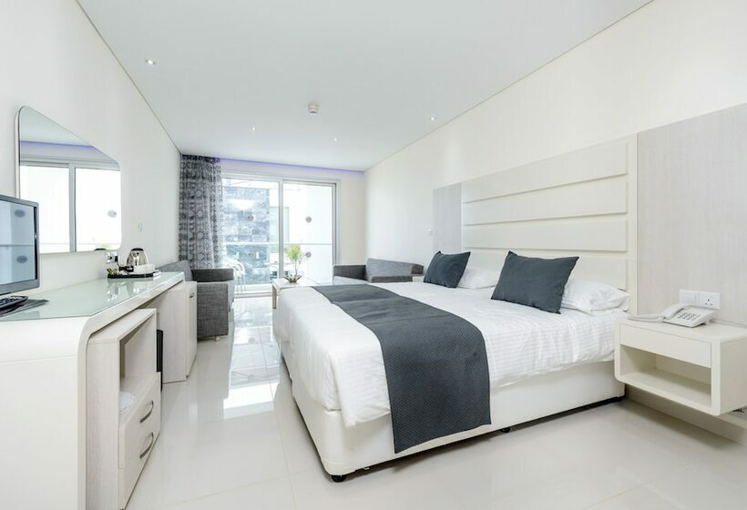 패밀리 룸, Tasia Maris Oasis