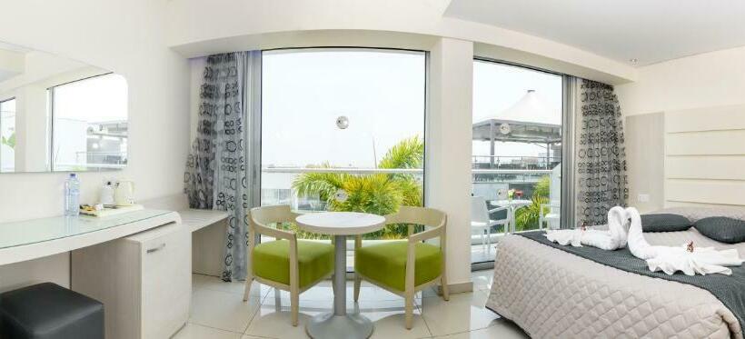 스탠다드 발코니 룸, Tasia Maris Oasis