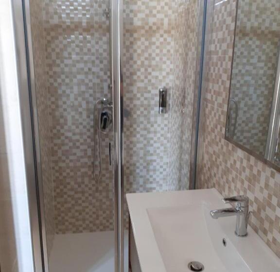 اتاق لوکس با بالکن, B&b Borgo Revelia