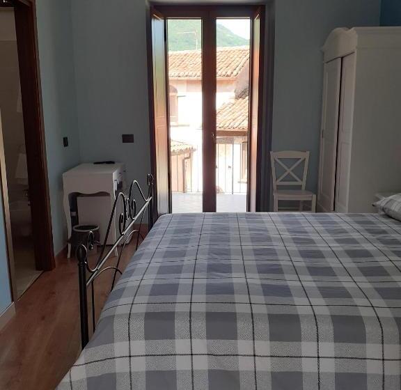 اتاق لوکس با بالکن, B&b Borgo Revelia