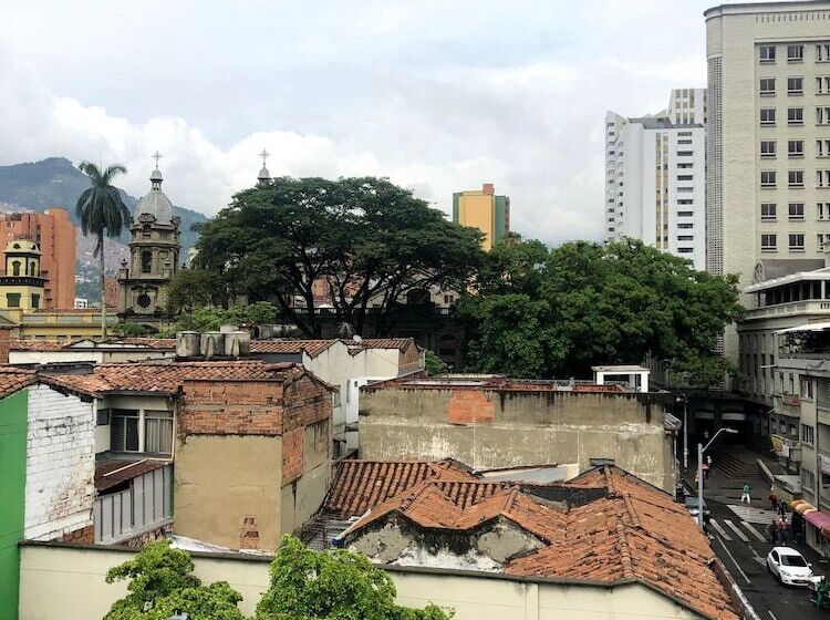 豪华房间, Medellin Central