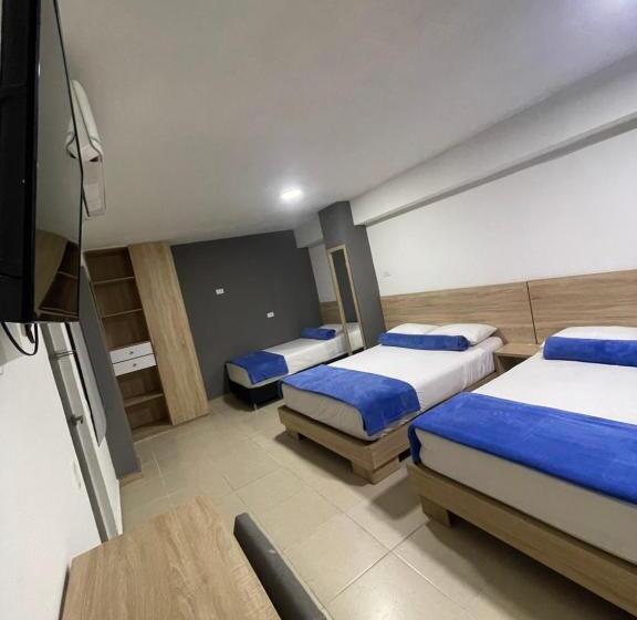 舒适三人间, Medellin Central