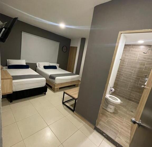 标准间, Medellin Central