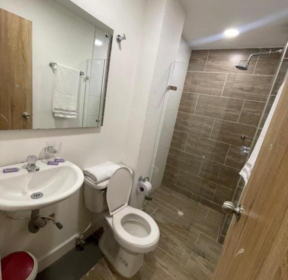 标准间, Medellin Central