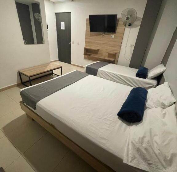 标准间, Medellin Central