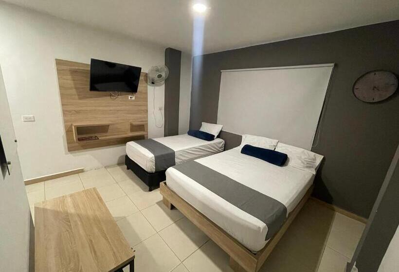 标准间, Medellin Central