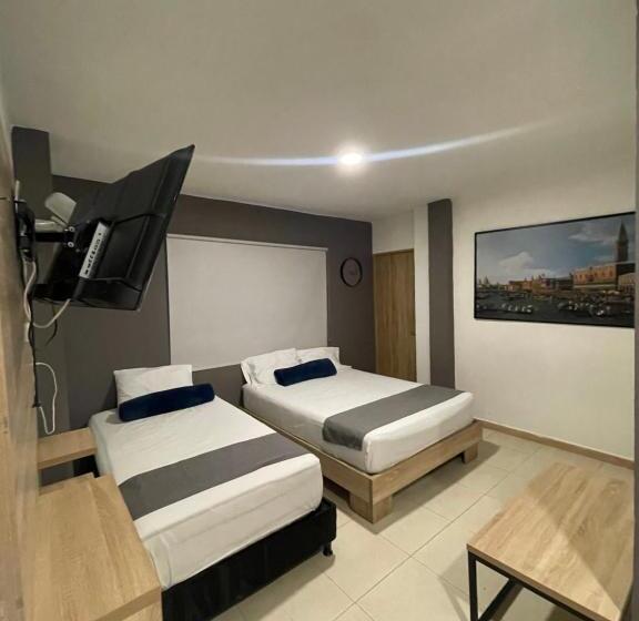 标准间, Medellin Central