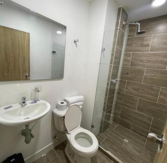 家庭套房, Medellin Central