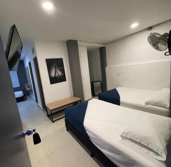 家庭套房, Medellin Central